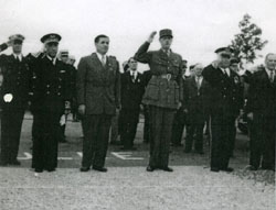 Général de Gaulle et André Jarrot au monument de Sennecey
